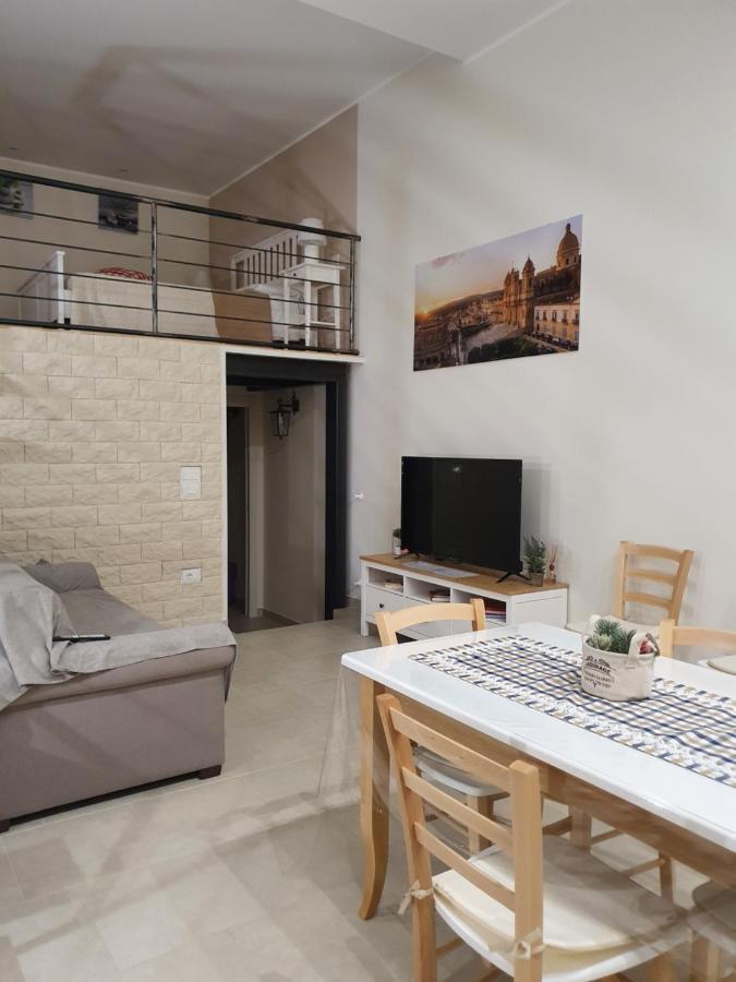 Casa Vacanze Calamandrei Noto Buitenkant foto